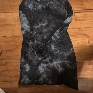 Rue21 Black and Gray Tie-Dye Top